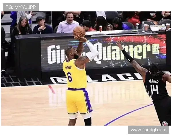 原创两节崩盘！湖人29分惨败，这一战认清三大事实，亚历山大稳了